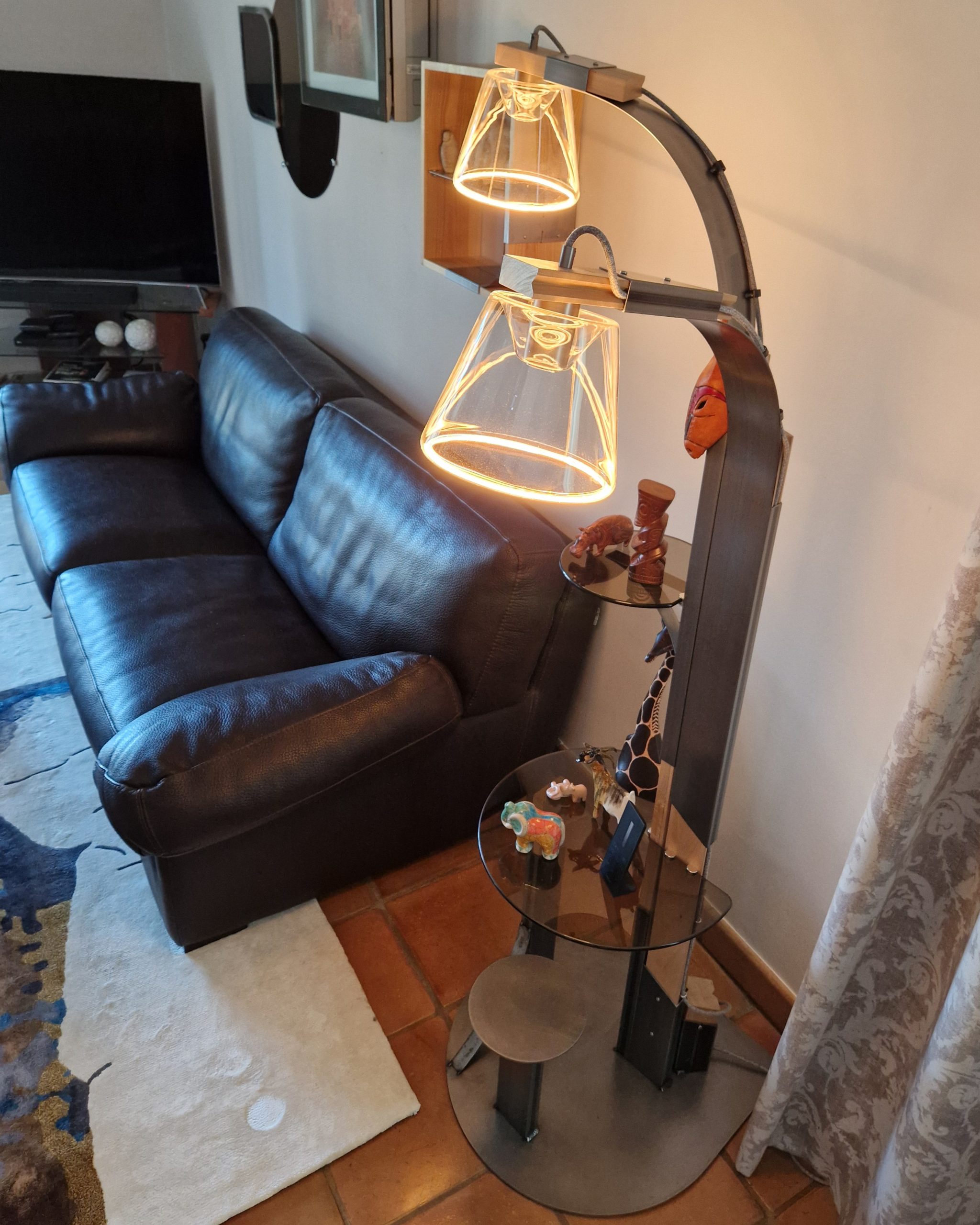 lampadaire double éclairage métal plateau verre design unique kevoe