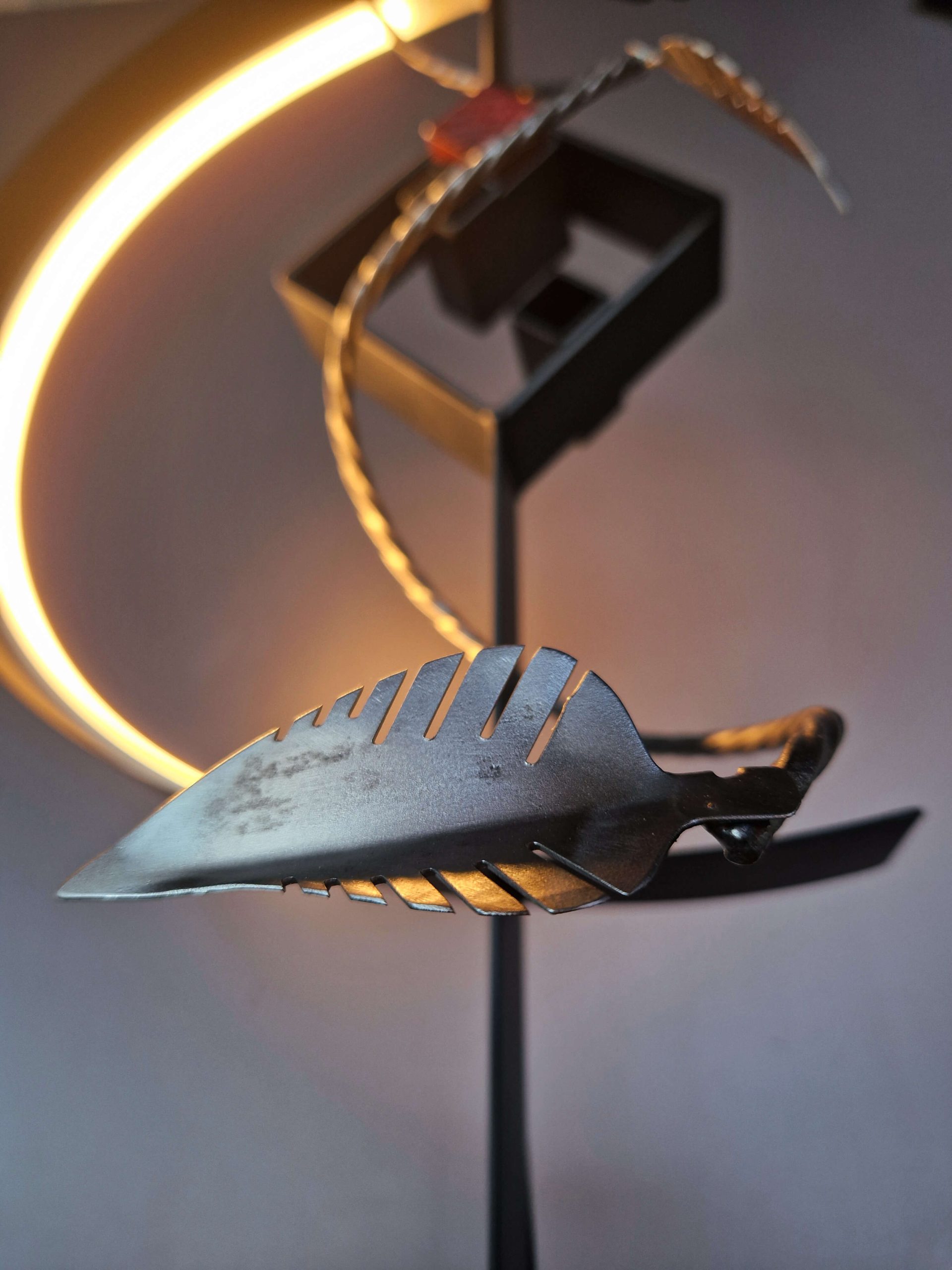 lampe artistique kevoe acier led